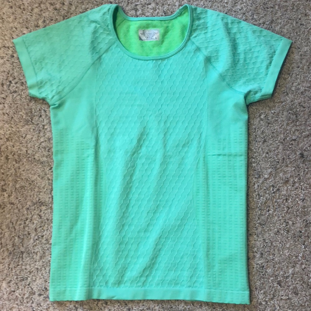 Athleta seamless sequence tee